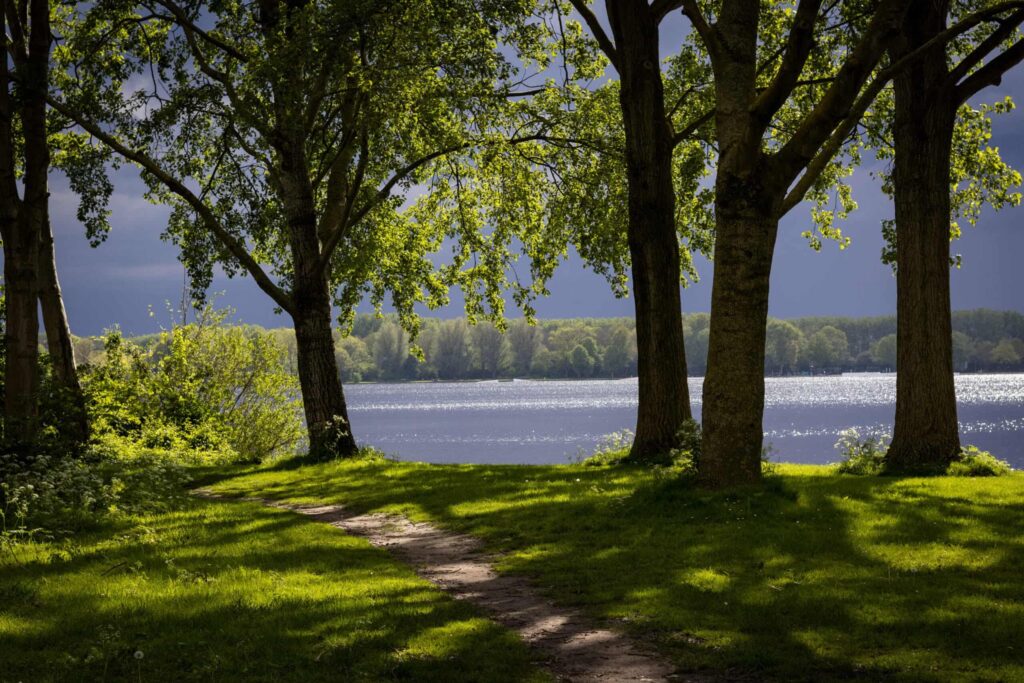 foto cuno media aan het water. op locatie